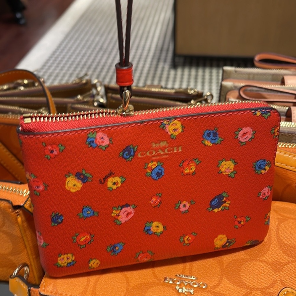 Coach Corner Zip Wristlet With Mini Vintage Rose Print
IM/Miami Red Multi - Picture 9 of 16
